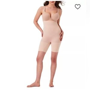Spanx High-Waisted Oncore Mid-Thigh Short Soft Nude Size M, New No box
